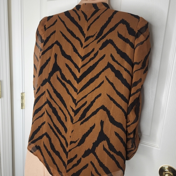 WHBM animal tiger print blouse sheer ruched puff sleeves - Picture 5 of 10